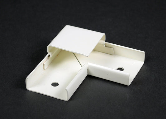V2011 - Wiremold - V2011 2000 Flat Elbow Fitting in Ivory