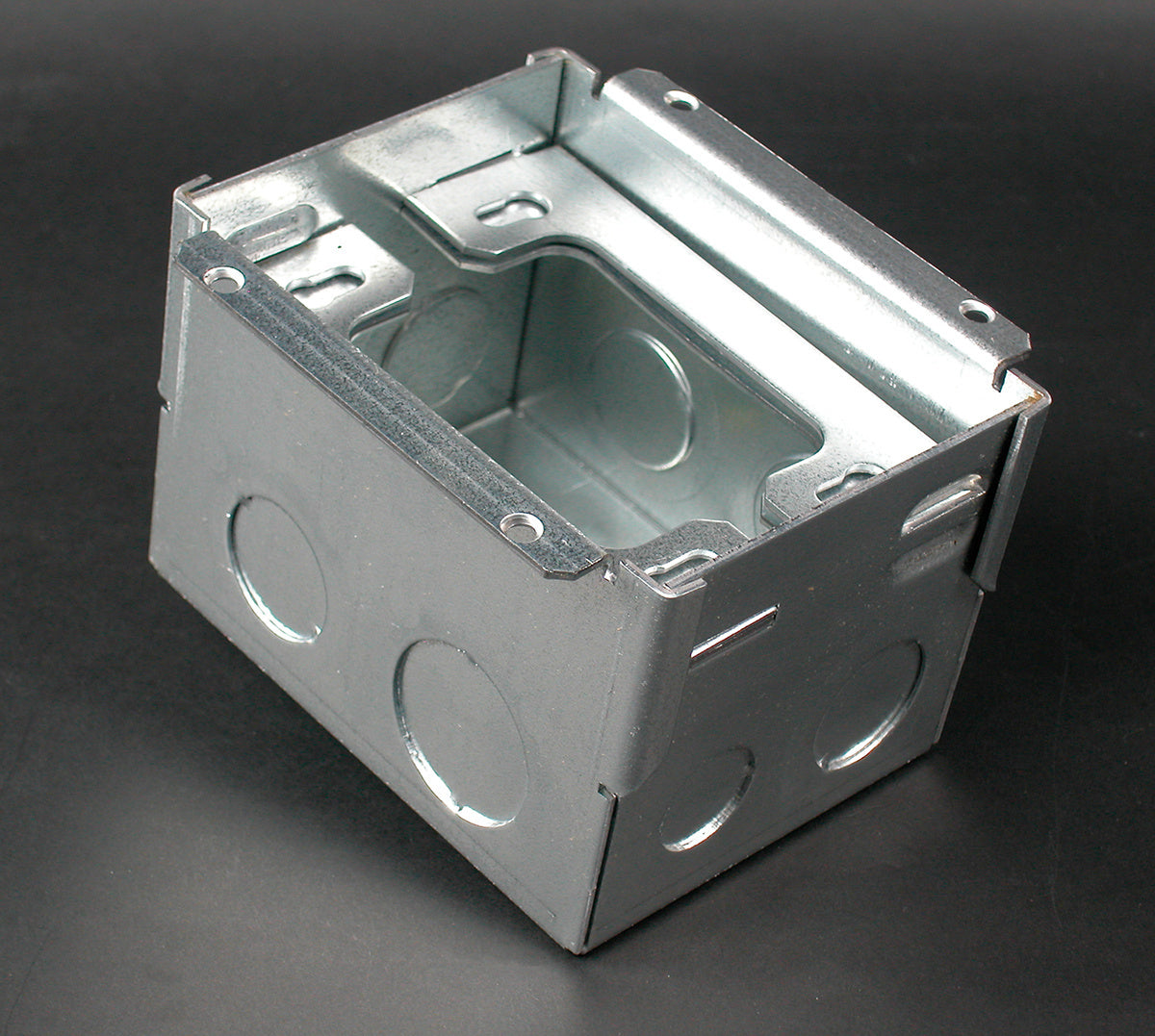 880W1 - Wiremold - 880W1 Steel Floor Box