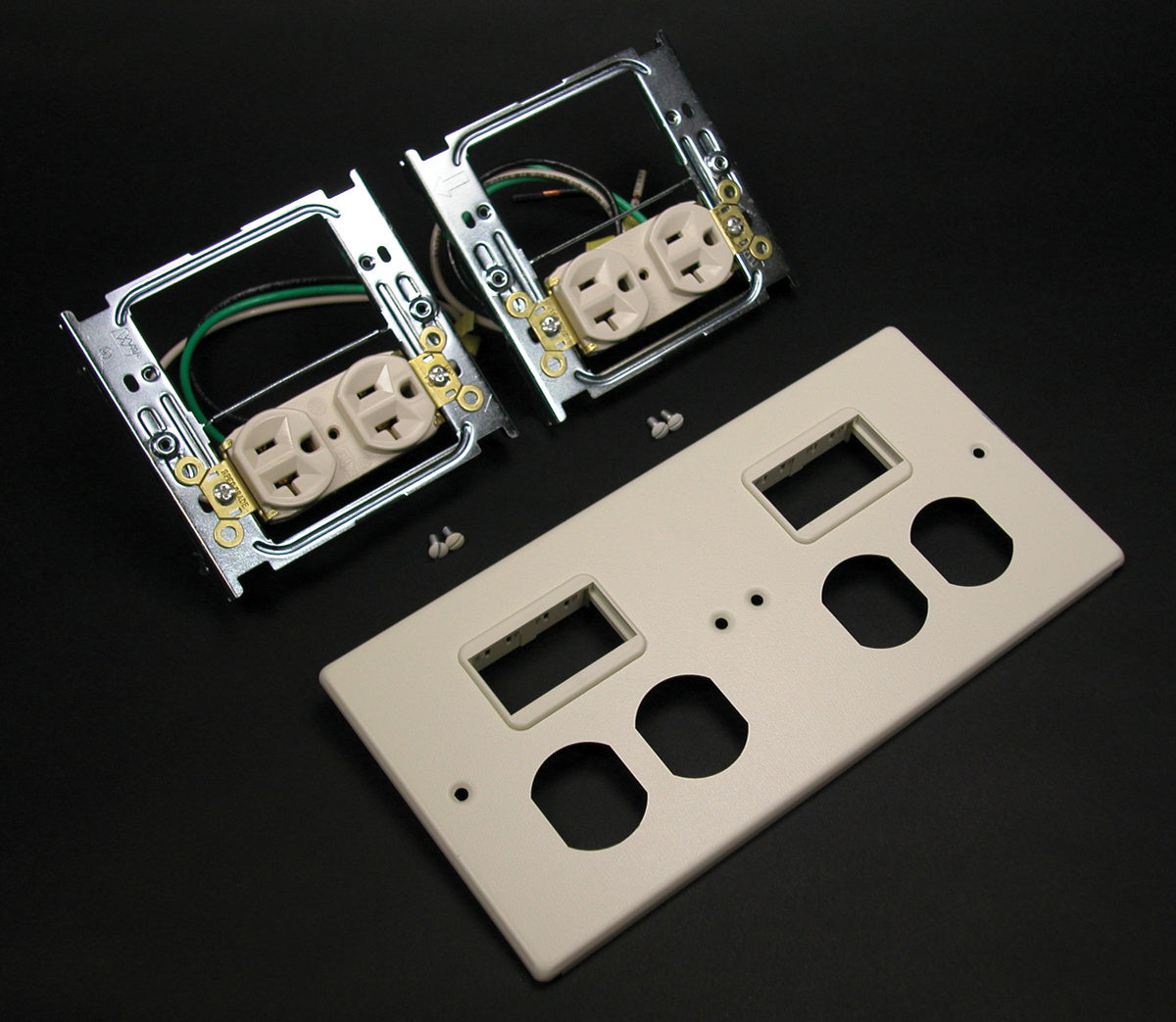 V4047-2WWSS - Wiremold - V40472WWSS 4047 Four Gang Cover With Two II Mini Adapters in Ivory