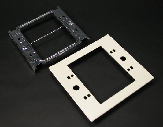 V4047C-1 - Wiremold - V4047C1 4047 One Gang Device Plate Fitting in Ivory