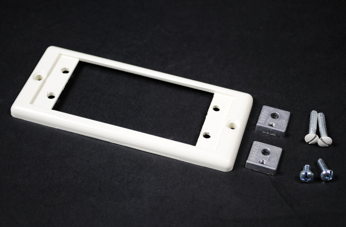5507AAP-FW - Wiremold - 5507AAPFW 5500 Extron AAP Faceplate Fitting in Fog White