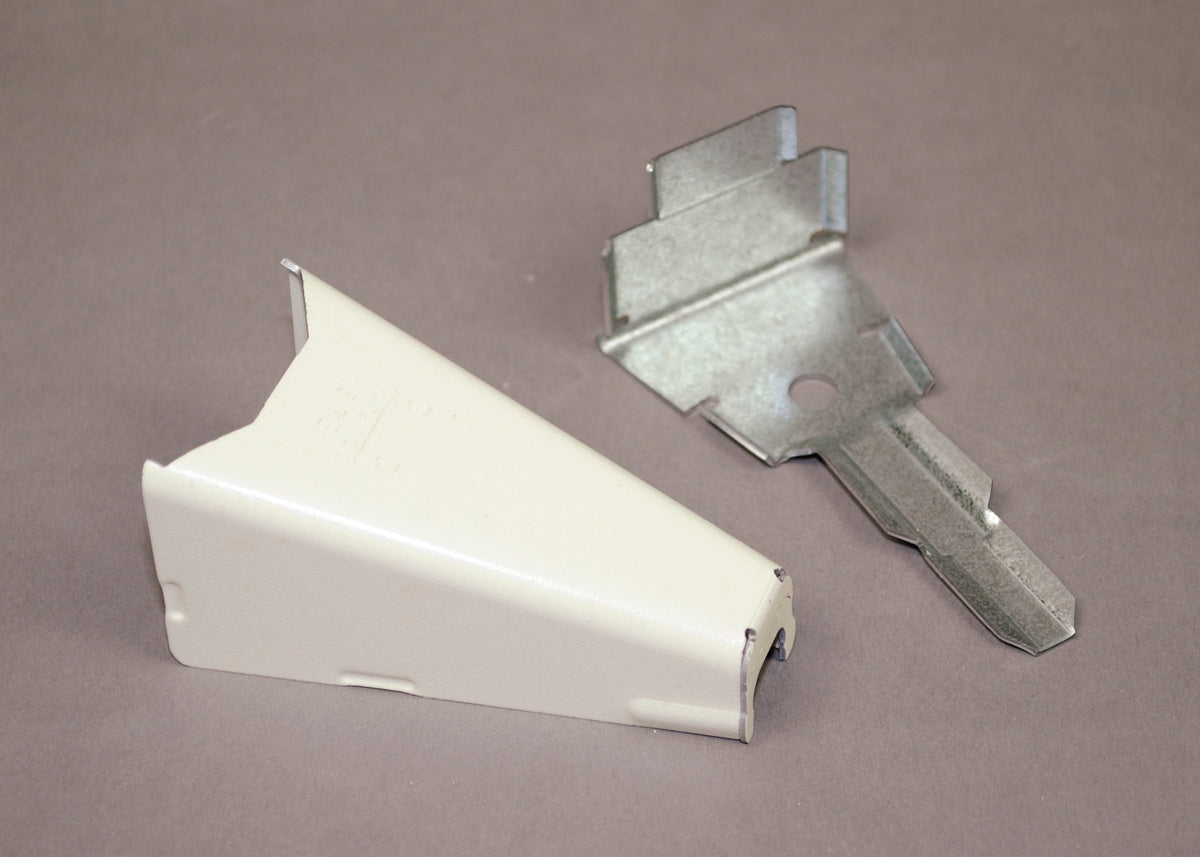 V1517B - Wiremold - V1517B Overfloor Raceway Adapter Fitting