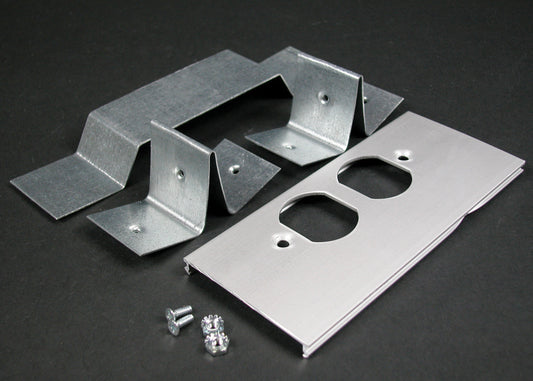 AL3346DO - Wiremold - AL3346DO Offset Duplex Receptacle Device Cover Plate For Divided Raceway
