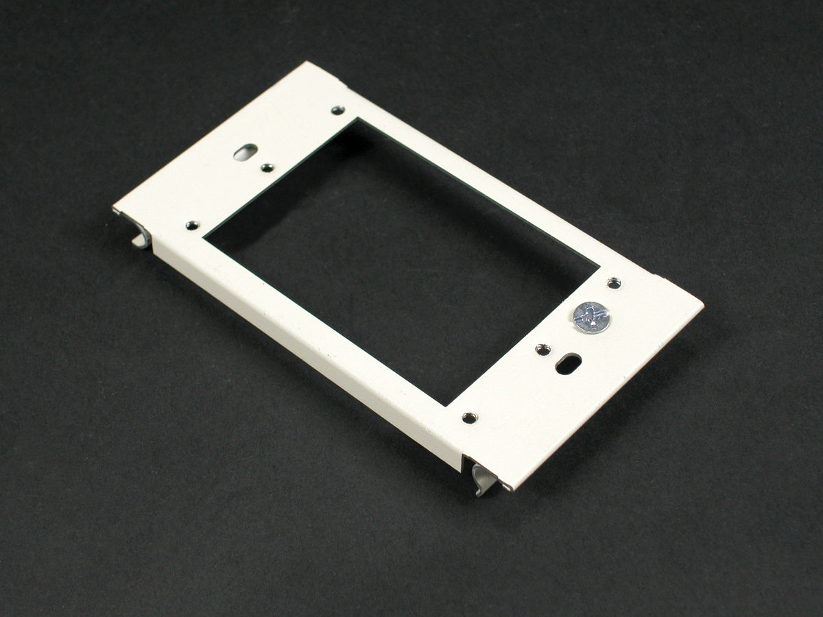 V6007C-1 - Wiremold - V6007C1 6000 One Gang Device Plate Fitting in Ivory