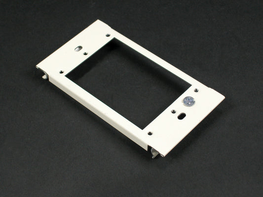 V6007C-1 - Wiremold - V6007C1 6000 One Gang Device Plate Fitting in Ivory