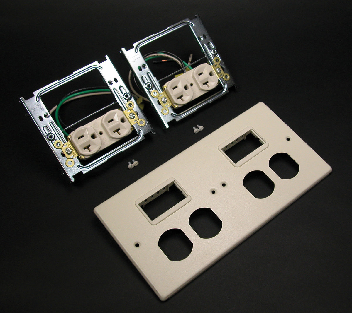 V4047-2WWMM - Wiremold - V40472WWMM 4047 Four Gang Cover With Two Activate Mini Adapters in Ivory