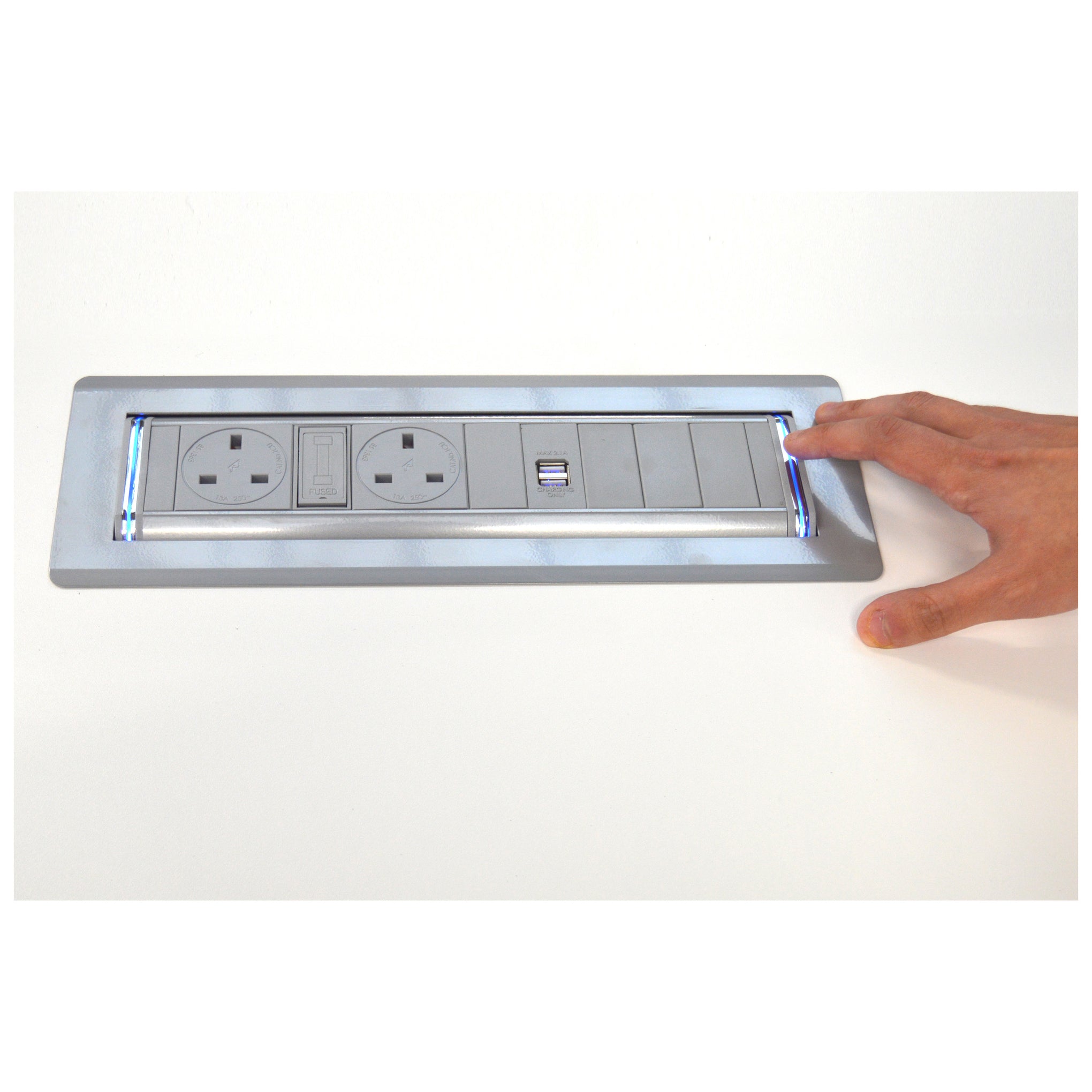 LH-VLAKT - Middle Atlantic - Visionline Kontrol Touch Desktop Power Unit