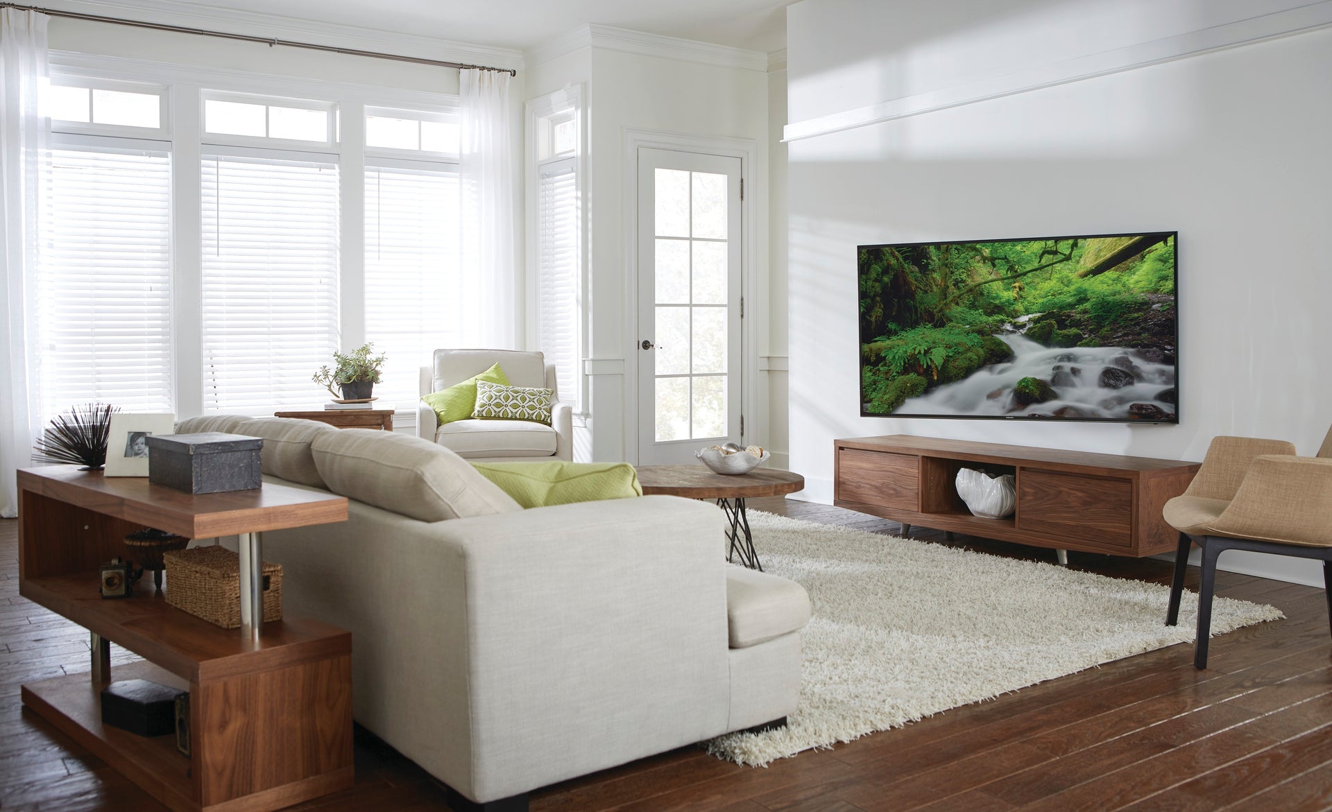 VLF613-B1 - Sanus - Super Slim FullMotion Mount For 40 80 flatpanel TVs up 125 lbs